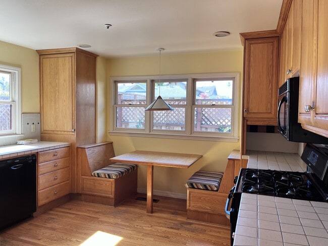 Building Photo - 623 Seabright Ave