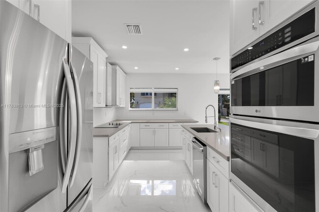 Building Photo - 7420 Beach View Dr