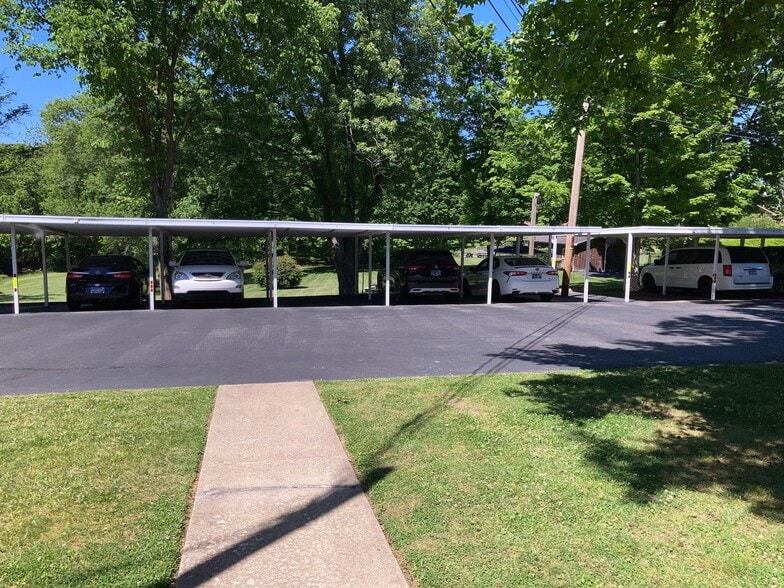 Building Photo - 611 E Mountcastle Dr