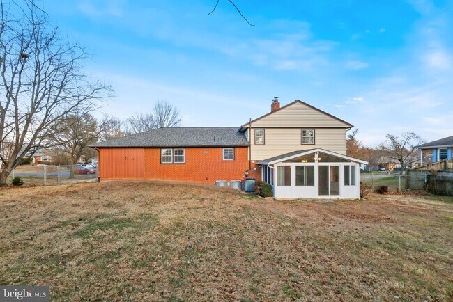 Building Photo - 18724 Bloomfield Rd
