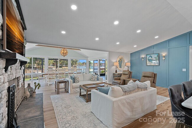 Building Photo - 18026 Whispering Oaks Dr