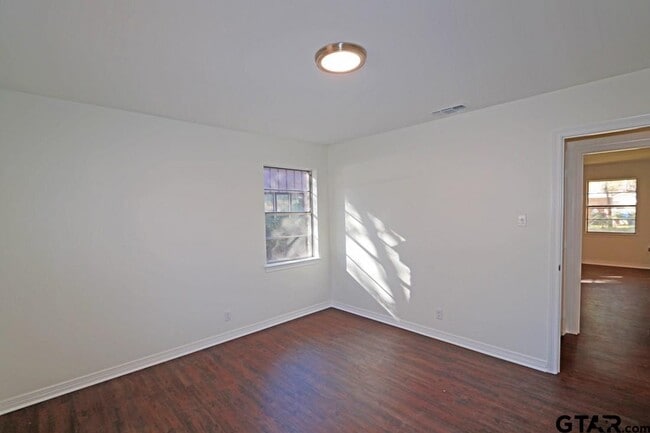 Building Photo - 806 Neches Dr