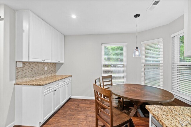 Building Photo - 4BR/2.5BA Home in Hickory School District ...