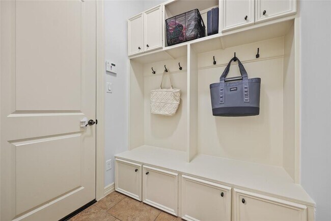 Building Photo - 5475 Harvest Oak Landing Dr