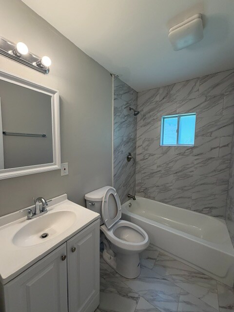 Building Photo - Room in Apartment on Gresham Park Dr