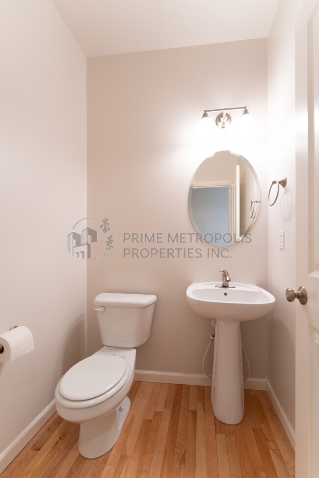 Building Photo - 8322 137th Ct NE