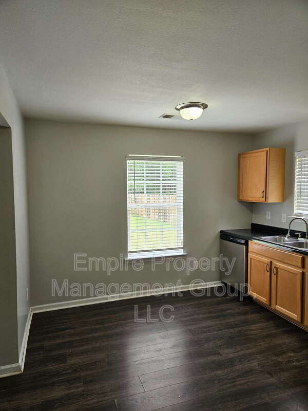 Building Photo - 216 Sunday Silence Ln