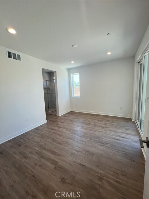 Building Photo - 36318 Warren Dr
