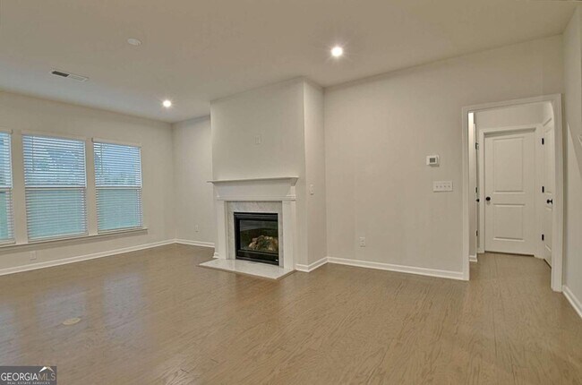 Building Photo - 504 Albertson Ave