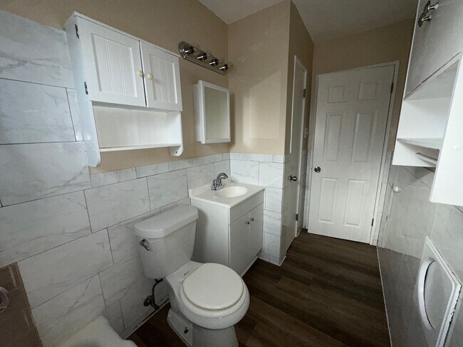 Building Photo - 299 Dashwood Dr