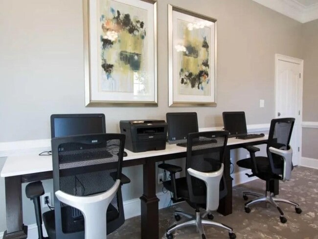 Building Photo - 100 Crossing Blvd