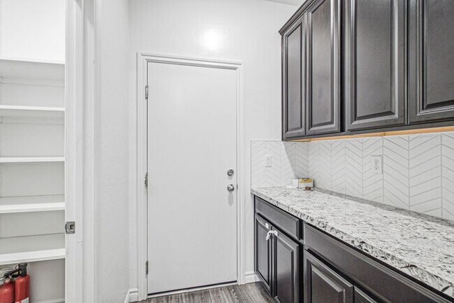 Building Photo - 4-Bedroom Two-Story Home with Mountain Views & Resort-Style Amenities