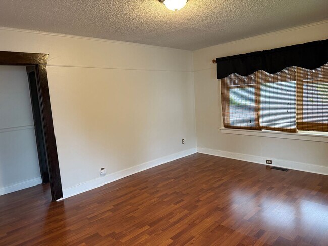 Building Photo - Charming 2 bed 1 bath in North Everett