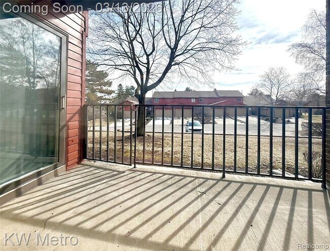 Building Photo - 875 GreenView Ct