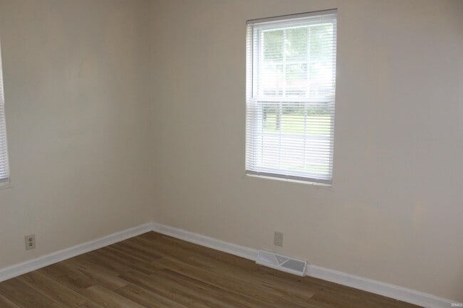 Building Photo - 1716 S Walnut Ln