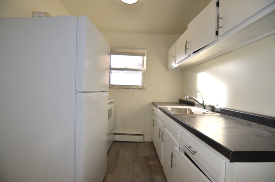 Building Photo - 252 Hartwell Ave