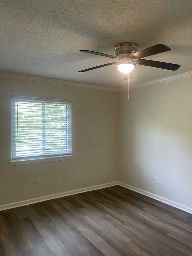 Building Photo - 502 Mystic Dr