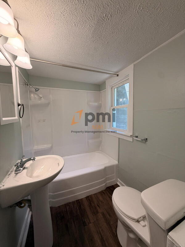 Building Photo - 422 Hoyt St