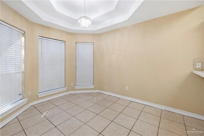 Building Photo - 13 Kiwi Ave