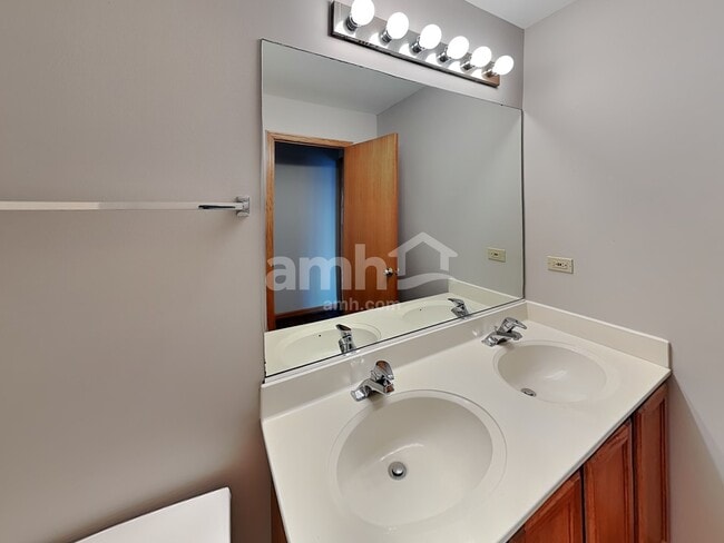 Building Photo - 1907 Arbor Falls Dr