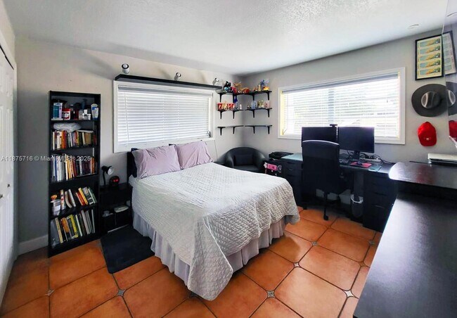 Building Photo - 8497 SW 137th Ave