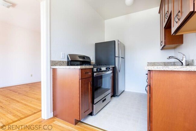 Building Photo - bedroom in San Francisco CA 94123