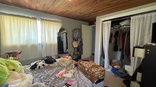 Building Photo - 10-Minute Walk to WWU with Plenty of Easy Street Parking