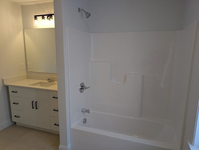 Building Photo - 778 S Main St