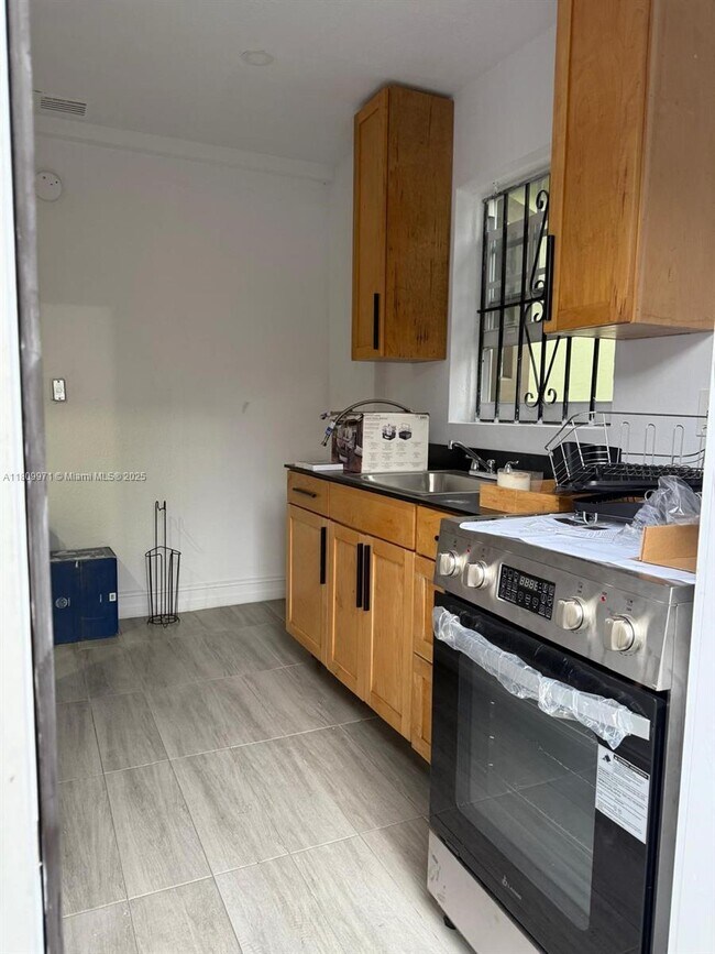 Building Photo - 2010 NW 55th Terrace