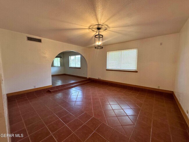 Building Photo - 1067 Villa Linda Way