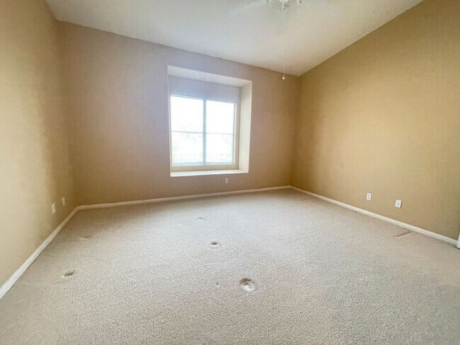 Building Photo - This property has been shown before and will be rented to the first most qualified applicant. To ...
