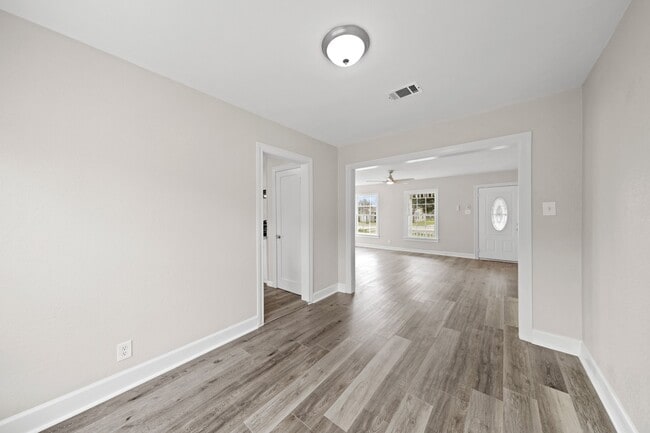 Building Photo - 904 Stubbs St