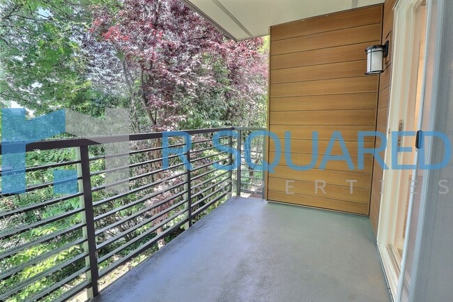 Building Photo - 12117 NE Bel Red Rd