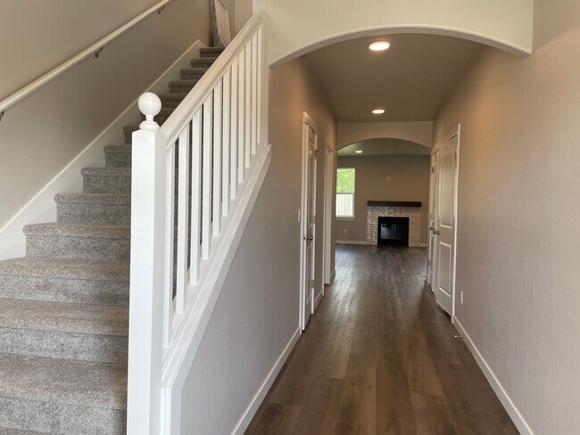 Building Photo - 1131 Rutherford Dr