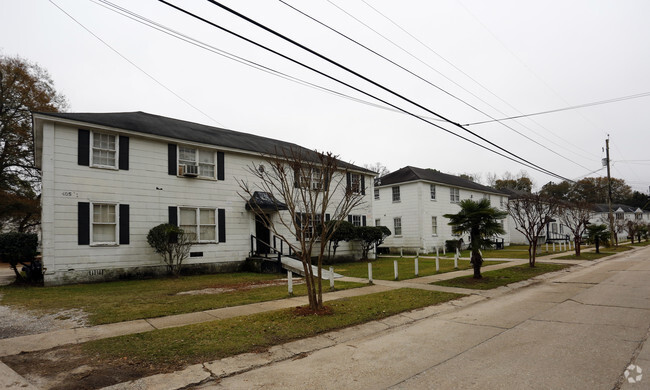 Primary Photo - Palmier Apartments