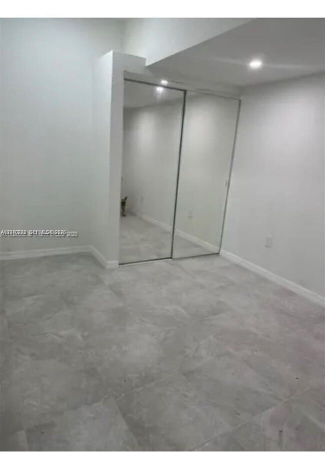 Building Photo - 9860 SW 161st Ave