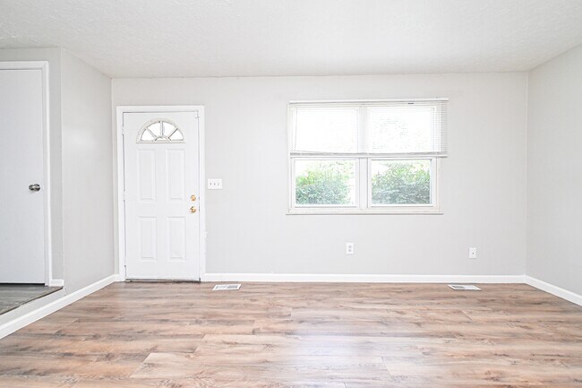 Building Photo - 10943 Birchridge Dr