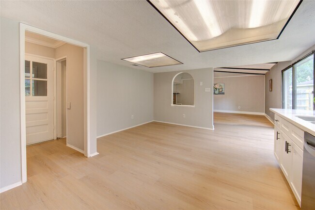 Building Photo - 15515 Mira Monte Dr