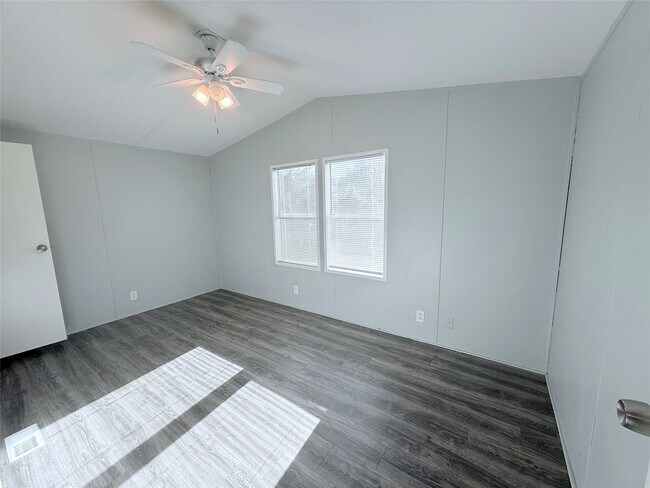 Building Photo - 12738 Pecan Tree Ct