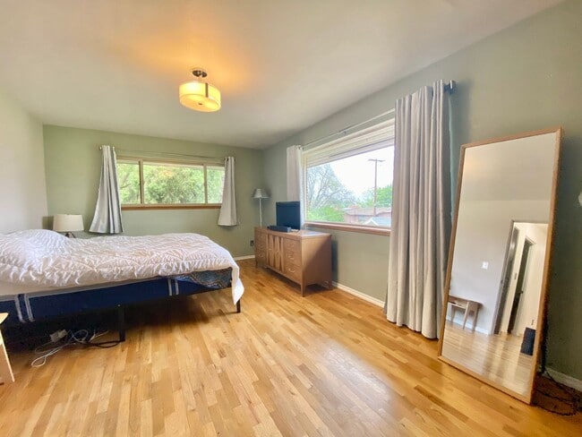 Building Photo - Charming Updated Home Across from Franklin Park and Hospital!