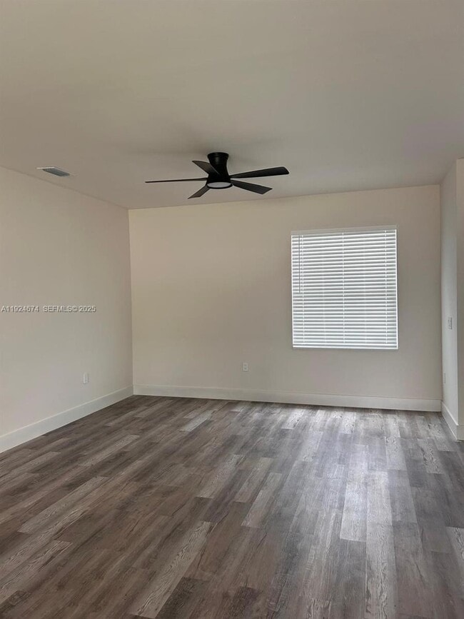 Building Photo - 710 Bedford Point Ave