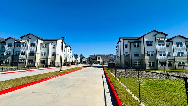 Building Photo - 19100 Woodland Hills Dr