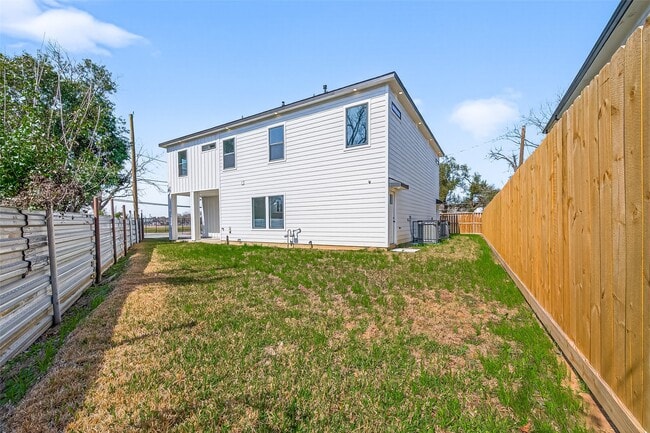 Building Photo - 5304 Lynnfield St