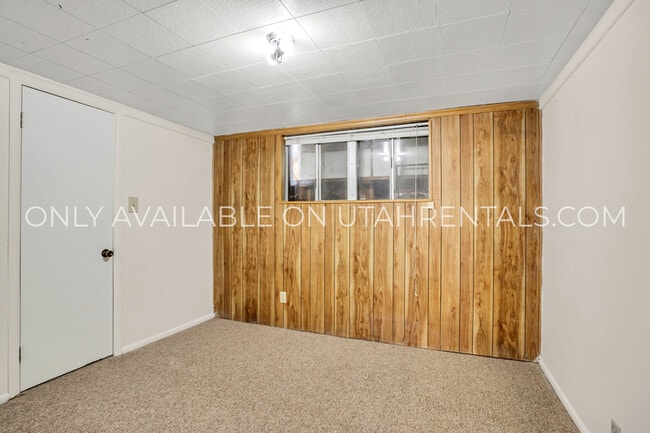 Building Photo - 357 S 200 W St