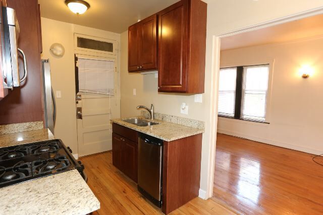 Building Photo - 2208 W Ainslie