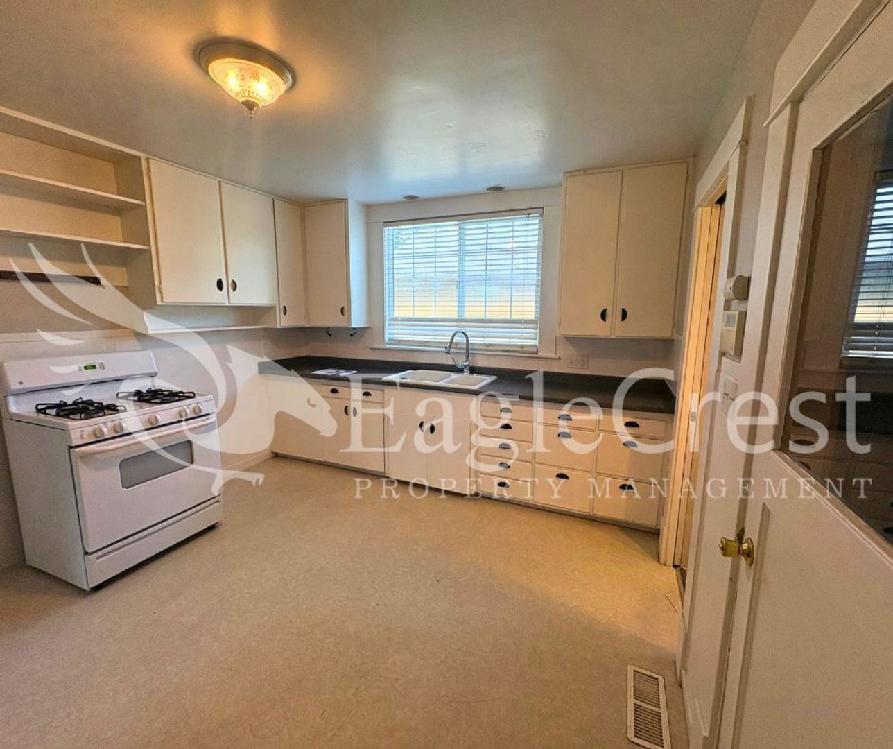 Building Photo - Charming 3BR Home with Spacious Yard & Bonus Living Space! $200.00 OFF 2nd Month Rent!!