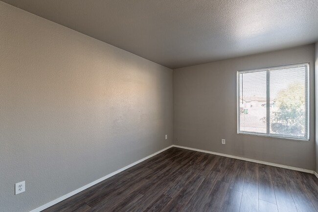 Building Photo - 8220 N Freshwater Ln
