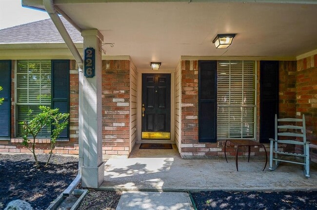 Building Photo - 226 W New Meadows Dr