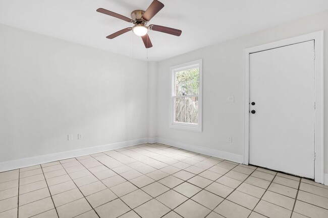 Building Photo - Downtown Savannah Condo for Rent