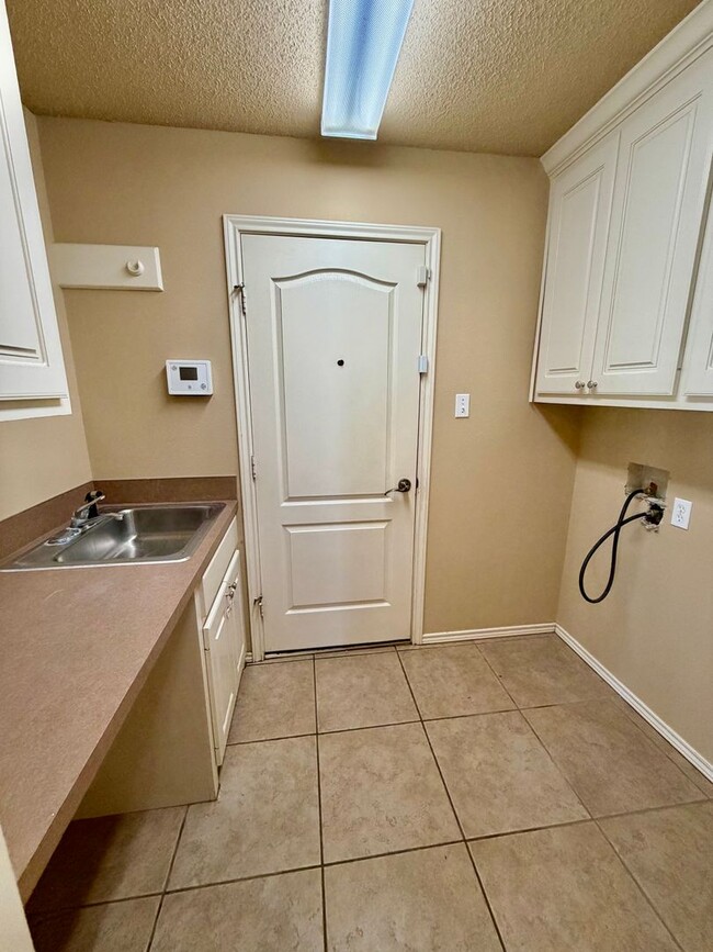 Building Photo - Beautiful home in Day Estates